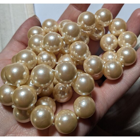 Chunky Retro Cream Faux Pearl Costume Necklace - Picture 8 of 9